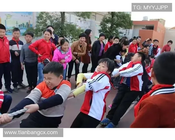 张靓颖携手自由足球展现青春活力与运动魅力的精彩瞬间